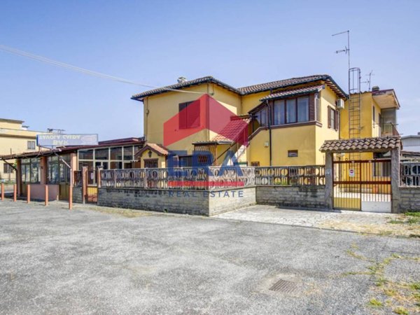 casa indipendente in vendita a Pomezia in zona Santa Palomba