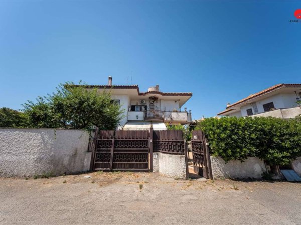 casa indipendente in vendita a Pomezia in zona Campo Ascolano