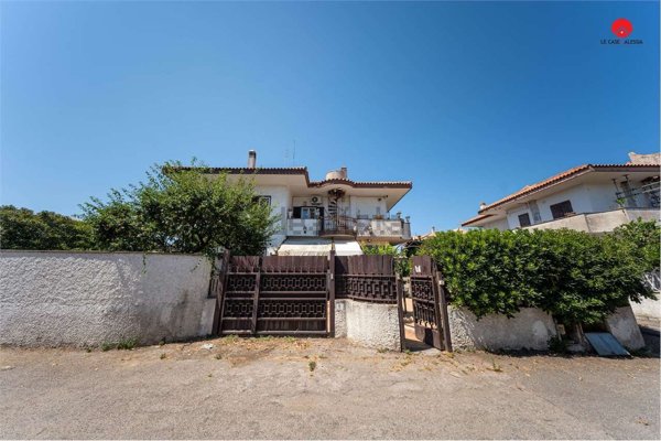 casa indipendente in vendita a Pomezia in zona Campo Ascolano