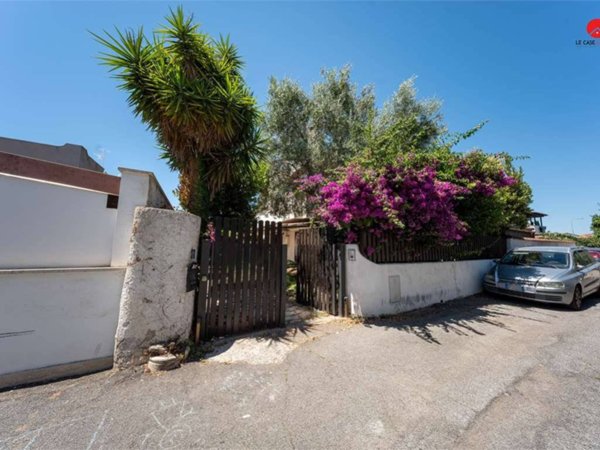 casa indipendente in vendita a Pomezia in zona Torvaianica