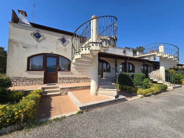 appartamento in vendita a Pomezia in zona Santa Palomba