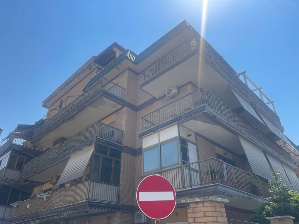 appartamento in vendita a Pomezia in zona Torvaianica