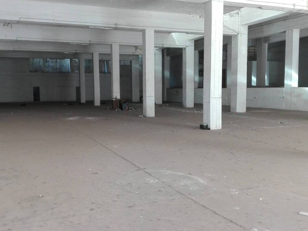 locale commerciale in vendita a Pomezia