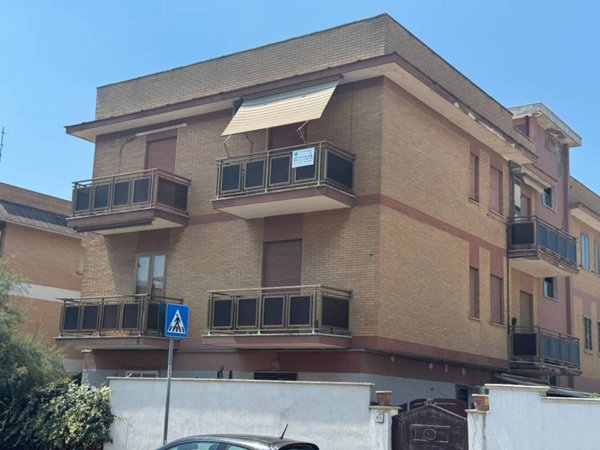appartamento in vendita a Pomezia in zona Torvaianica