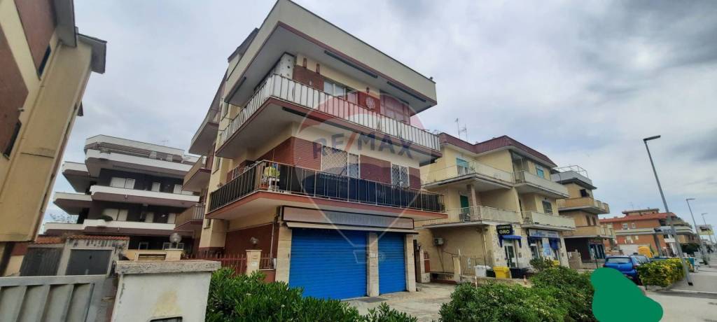 appartamento in vendita a Pomezia in zona Torvaianica
