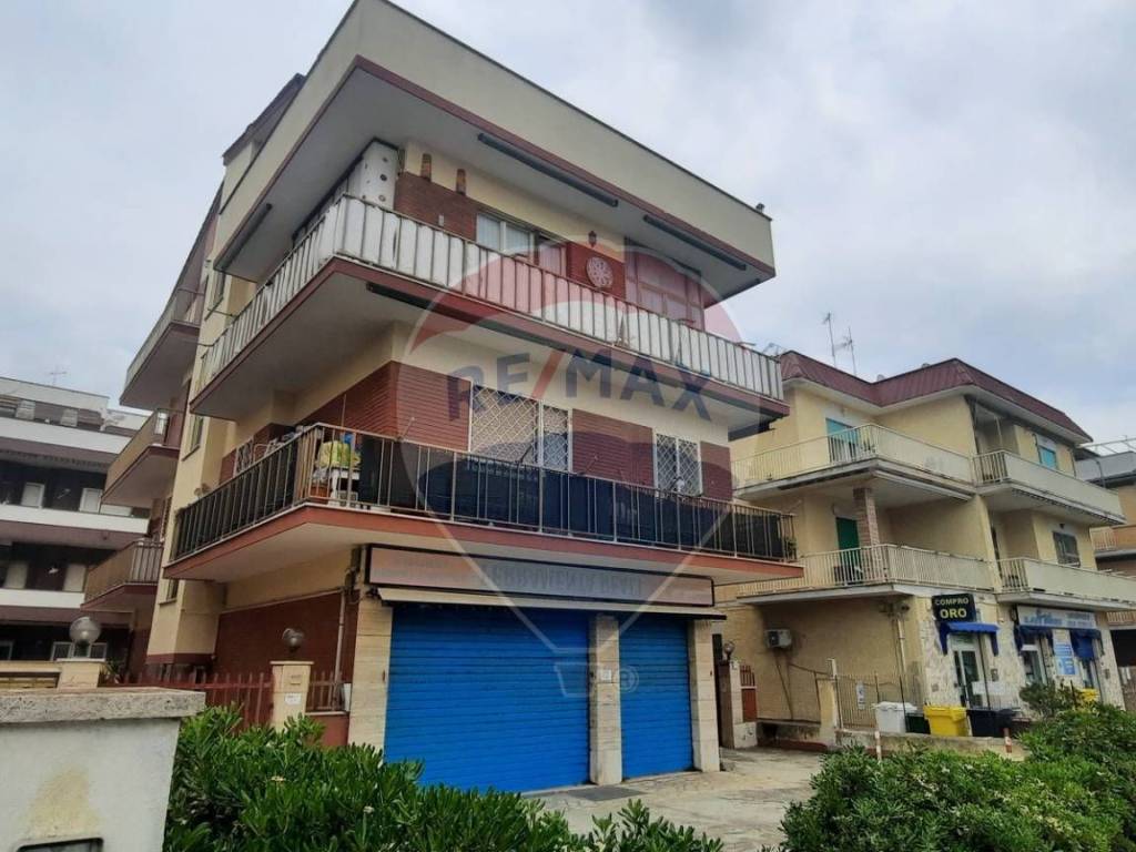 appartamento in vendita a Pomezia in zona Torvaianica