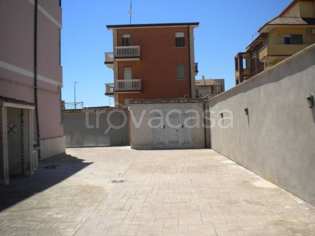 appartamento in vendita a Pomezia in zona Torvaianica