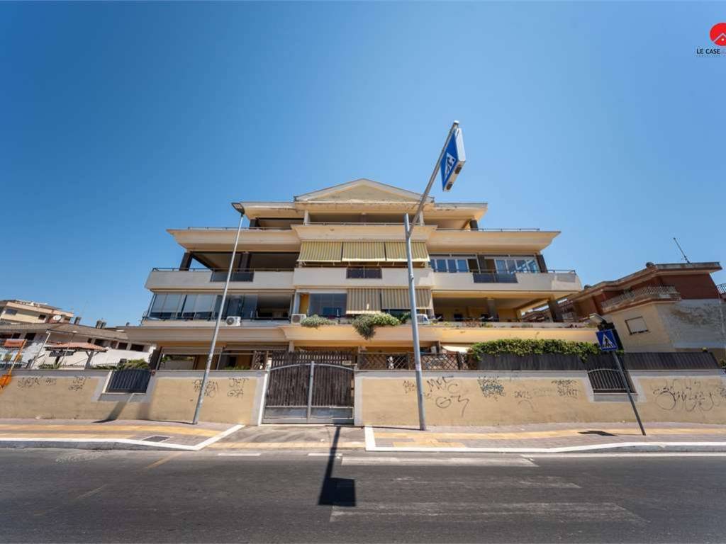 appartamento in vendita a Pomezia in zona Campo Ascolano