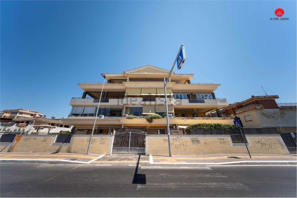 appartamento in vendita a Pomezia in zona Campo Ascolano