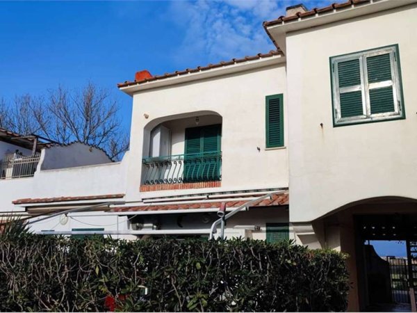 appartamento in vendita a Pomezia in zona Torvaianica