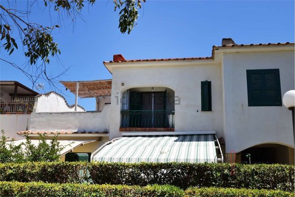 appartamento in vendita a Pomezia in zona Torvaianica