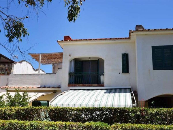 appartamento in vendita a Pomezia in zona Torvaianica