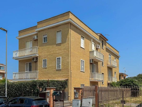 appartamento in vendita a Pomezia in zona Torvaianica
