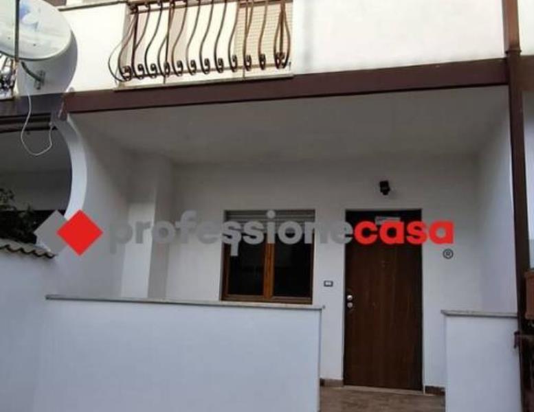 casa indipendente in vendita a Pomezia in zona Torvaianica