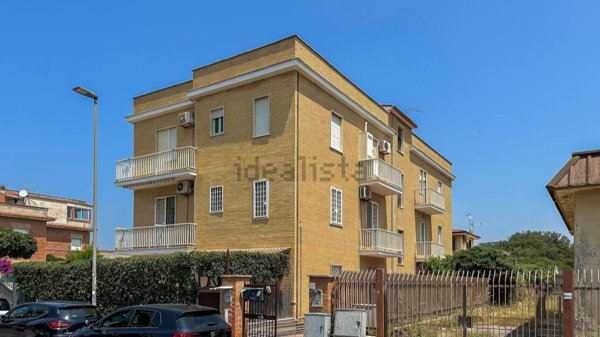 appartamento in vendita a Pomezia in zona Torvaianica