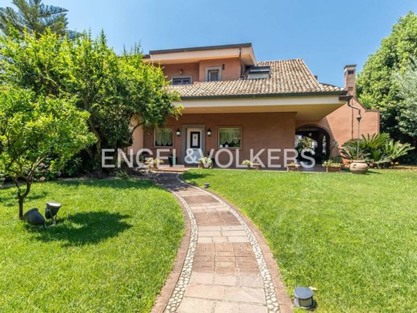 casa indipendente in vendita a Pomezia