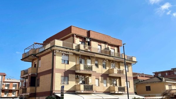 appartamento in vendita a Pomezia in zona Torvaianica