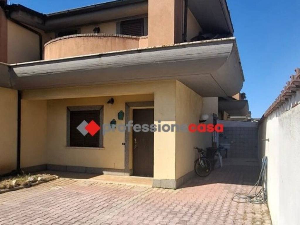 casa indipendente in vendita a Pomezia in zona Campo Selva