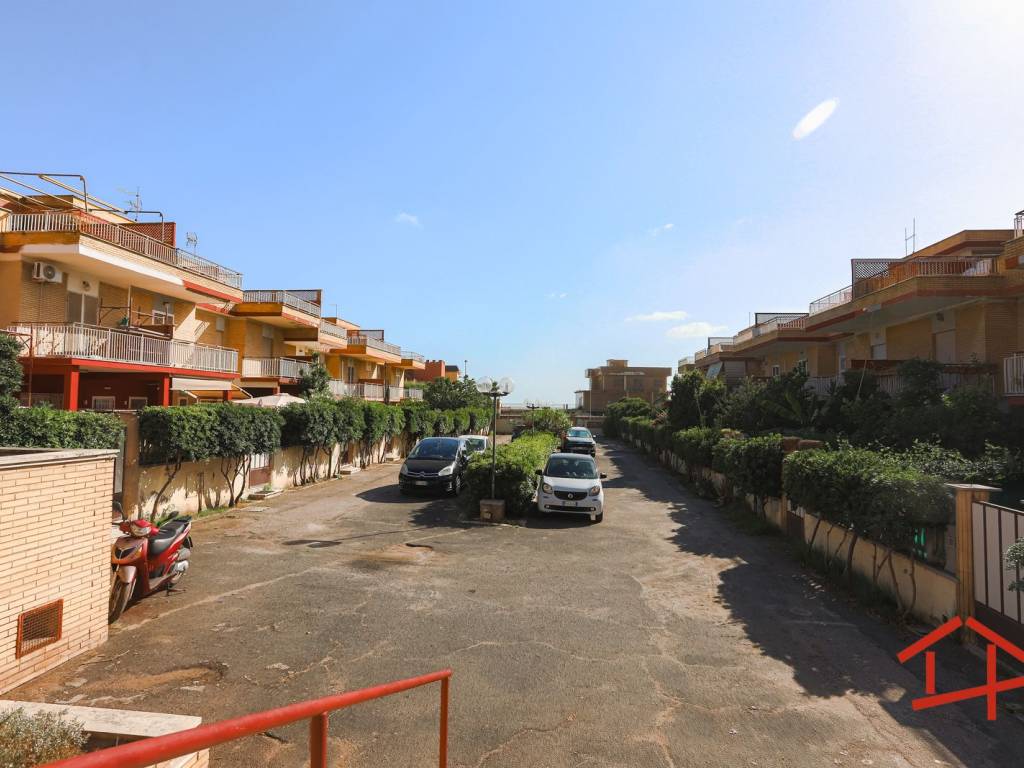 appartamento in vendita a Pomezia in zona Torvaianica