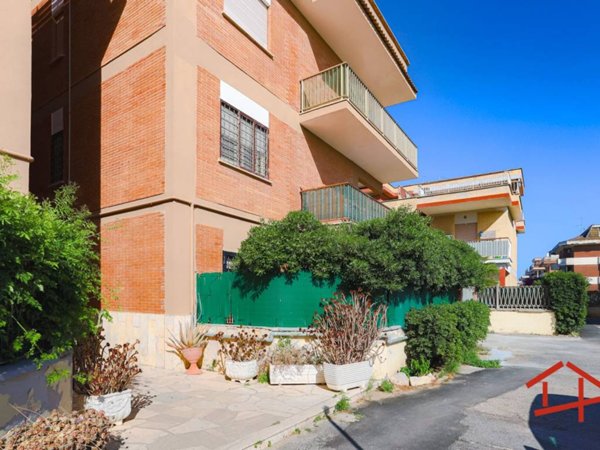 appartamento in vendita a Pomezia in zona Torvaianica