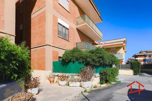 appartamento in vendita a Pomezia in zona Torvaianica