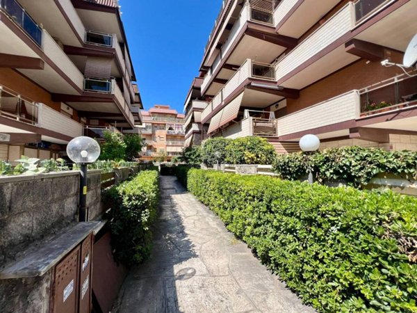 appartamento in vendita a Pomezia in zona Torvaianica