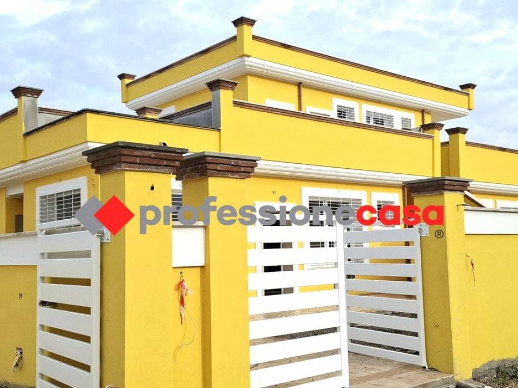 appartamento in vendita a Pomezia in zona Campo Jemini