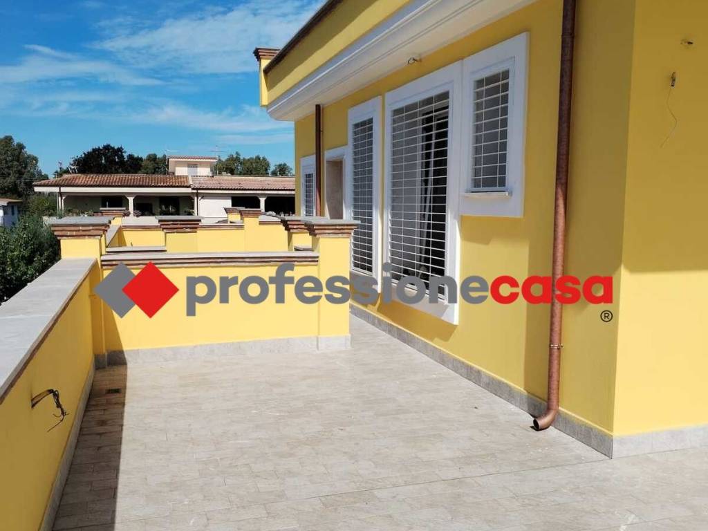 appartamento in vendita a Pomezia in zona Campo Jemini