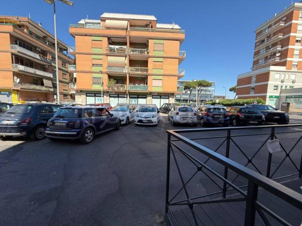 negozio in vendita a Pomezia