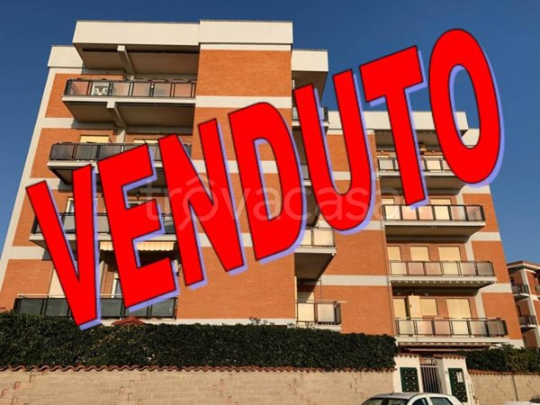 appartamento in vendita a Pomezia in zona Torvaianica