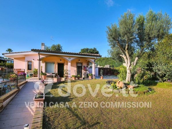 casa indipendente in vendita a Pomezia in zona Colli di Enea