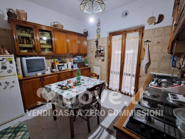 casa indipendente in vendita a Pomezia in zona Pratica di Mare