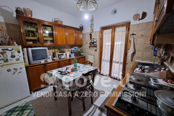 casa indipendente in vendita a Pomezia in zona Pratica di Mare