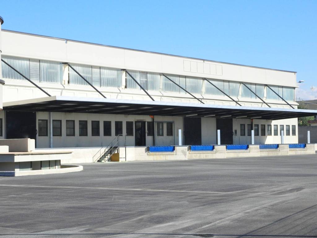 capannone in vendita a Pomezia