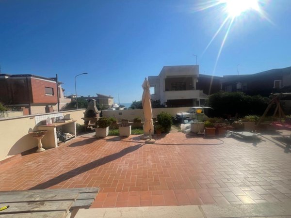 appartamento in vendita a Pomezia in zona Torvaianica