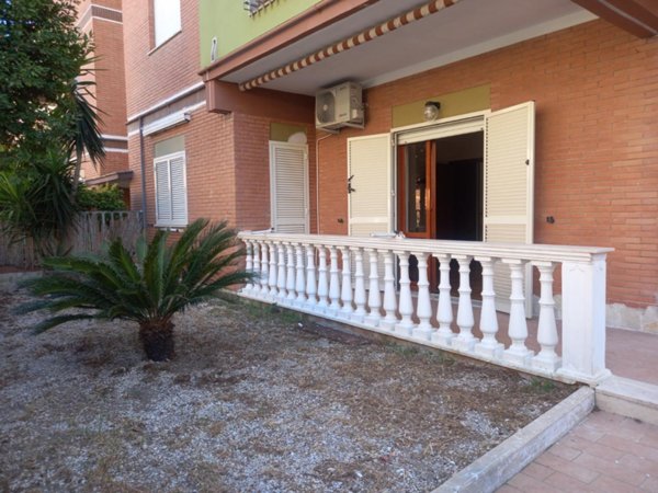appartamento in vendita a Pomezia in zona Torvaianica