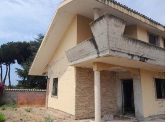 appartamento in vendita a Pomezia in zona Campo Jemini