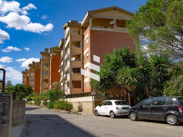 appartamento in vendita a Pomezia in zona Santa Palomba