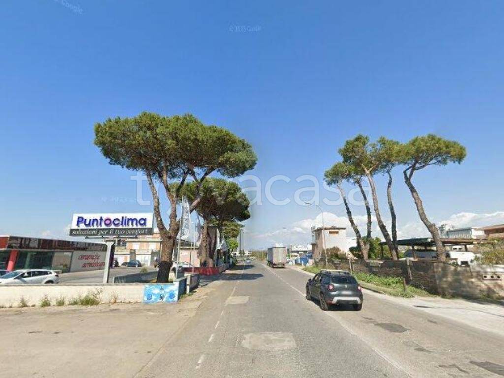 locale commerciale in vendita a Pomezia