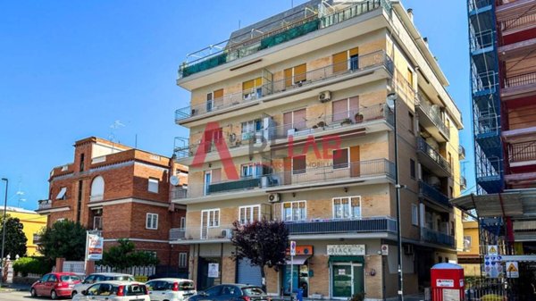 locale di sgombero in vendita a Pomezia