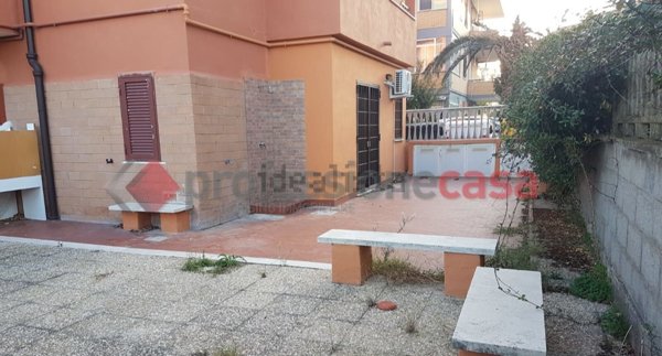 appartamento in vendita a Pomezia in zona Torvaianica