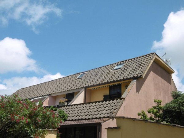 casa indipendente in vendita a Pomezia in zona Torvaianica