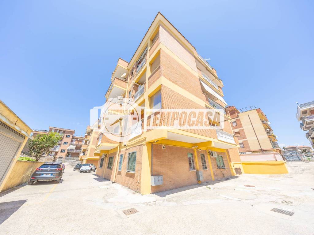 appartamento in vendita a Pomezia in zona Torvaianica