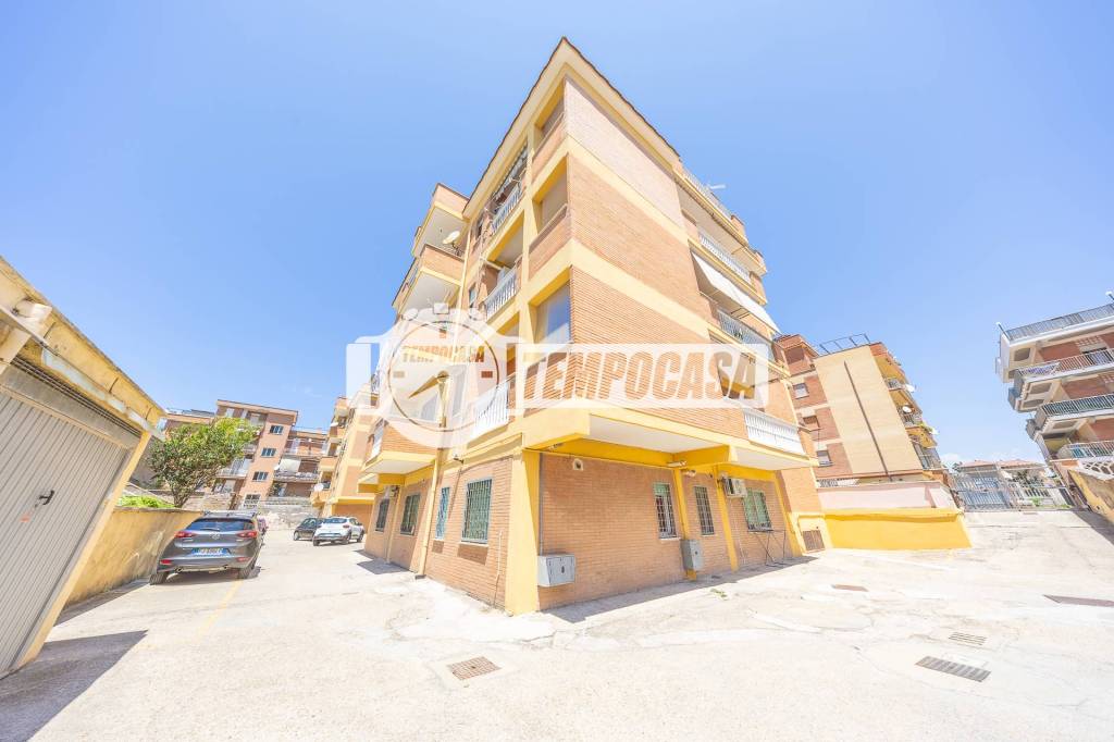 appartamento in vendita a Pomezia in zona Torvaianica