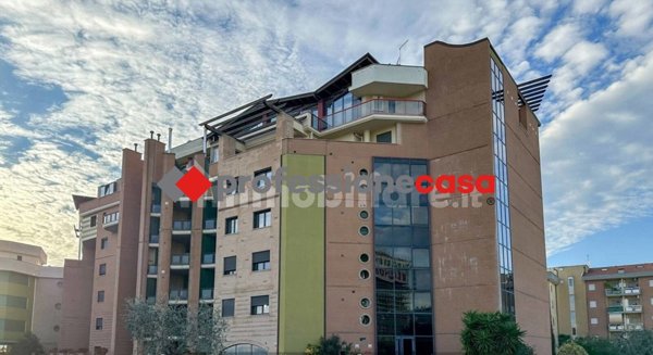 appartamento in vendita a Pomezia in zona Pratica di Mare