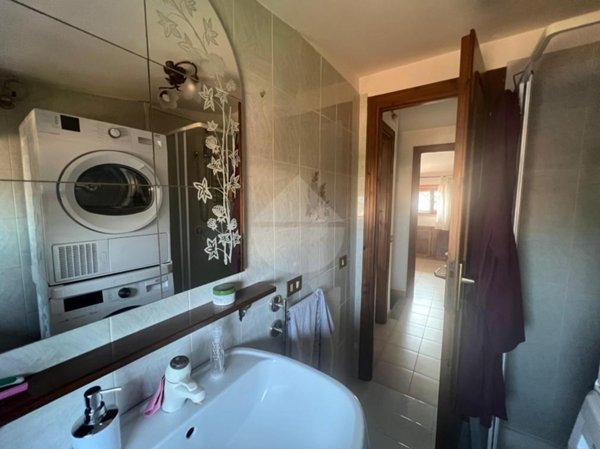 casa indipendente in vendita a Pomezia in zona Torvaianica