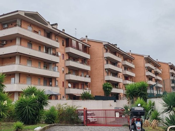 appartamento in vendita a Pomezia in zona Santa Palomba