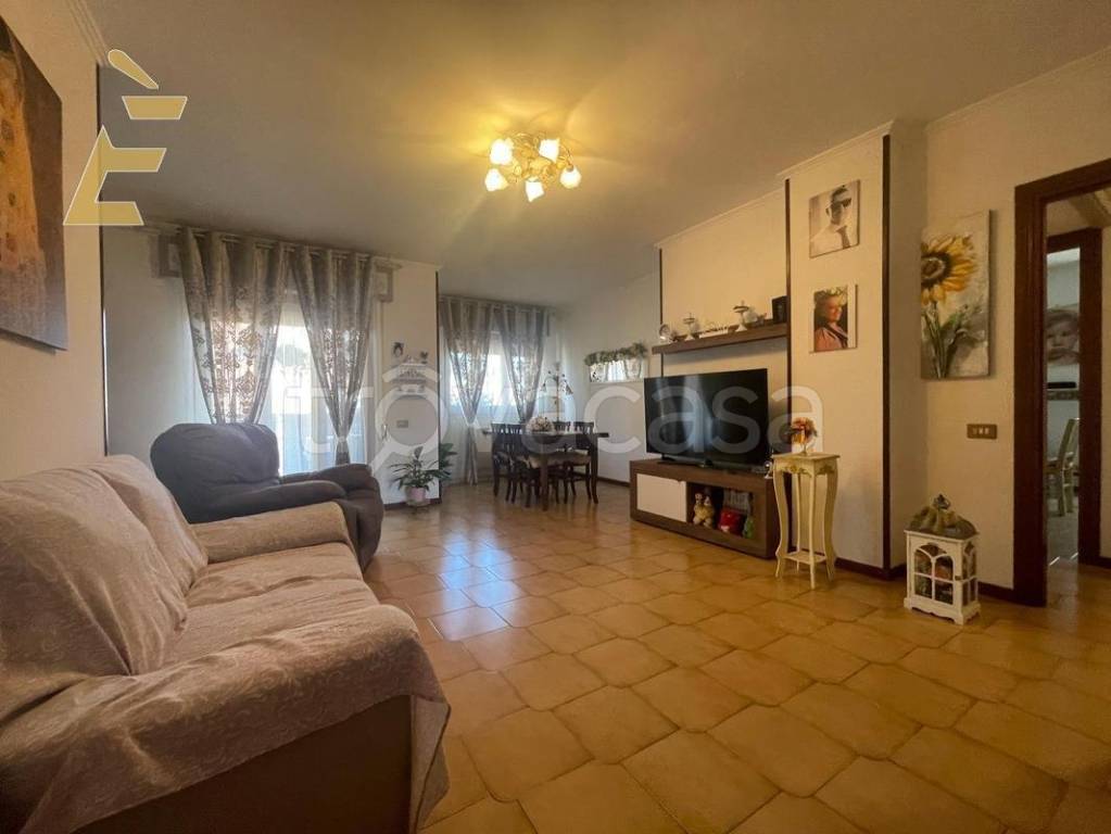 appartamento in vendita a Pomezia in zona Torvaianica