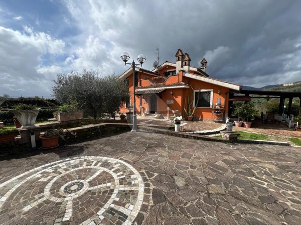 casa indipendente in vendita a Pomezia
