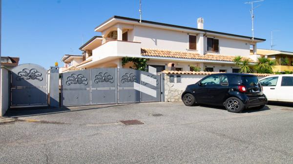 casa indipendente in vendita a Pomezia in zona Torvaianica